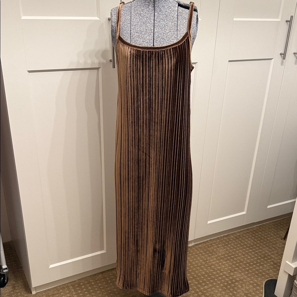 American Eagle Outfitters Cocolate Velvet Maxi Dress—adjustable straps/stretch